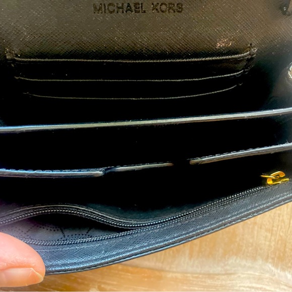 Michael Kors Wallet - Picture 4 of 7
